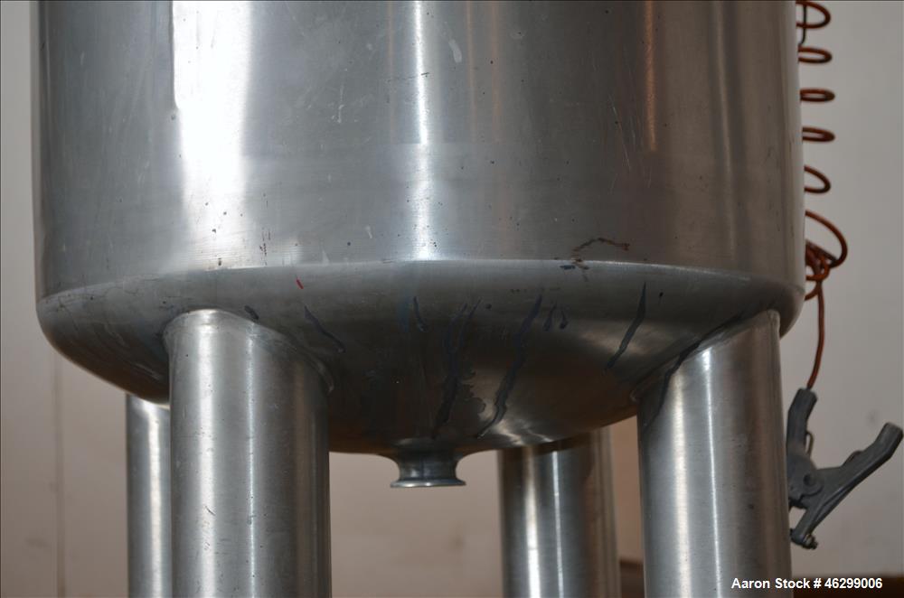 Used Tank, Approximately 40 Gallons, 304 Stainless Steel, Vertical. 20" Diameter x 30" straight side. Bolt-on flat top with 1/4 hinged cover, dished bottom. Top entering agitator (no motor), with 1" ...