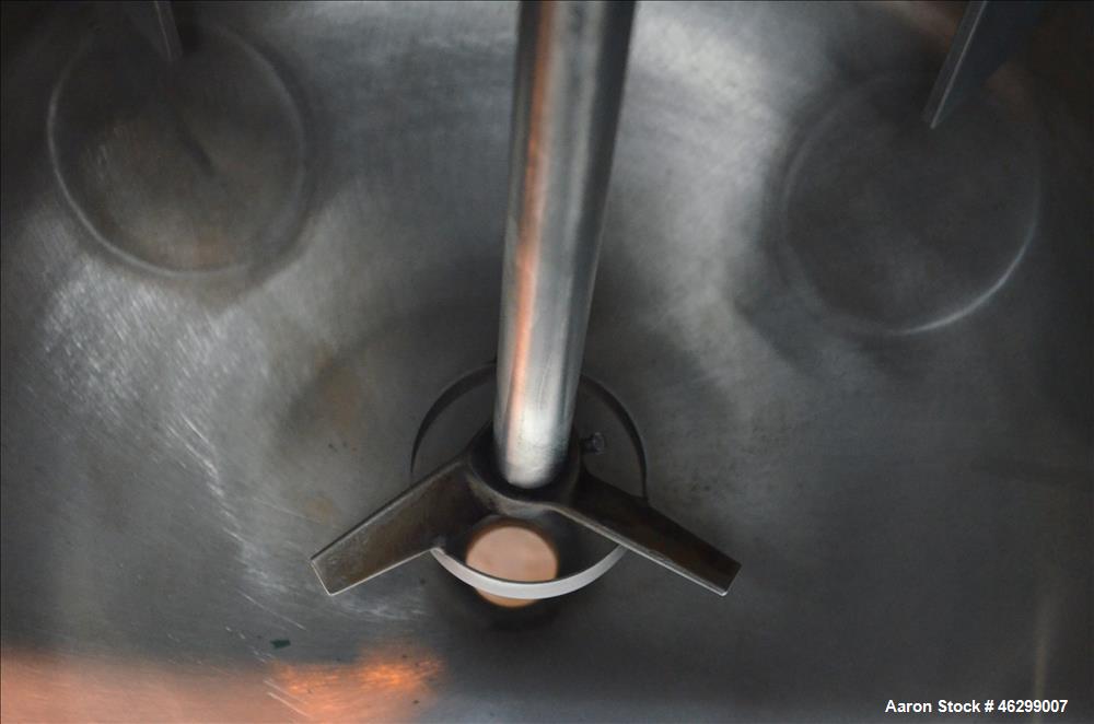 Used Tank, Approximately 40 Gallons, 304 Stainless Steel, Vertical. 20" Diameter x 30" straight side. Bolt-on flat top with 1/4 hinged cover, dished bottom. Top entering Lightnin agitator model XJC-3...