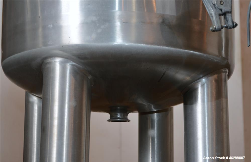 Used Tank, Approximately 40 Gallons, 304 Stainless Steel, Vertical. 20" Diameter x 30" straight side. Bolt-on flat top with 1/4 hinged cover, dished bottom. Top entering Lightnin agitator model XJC-3...