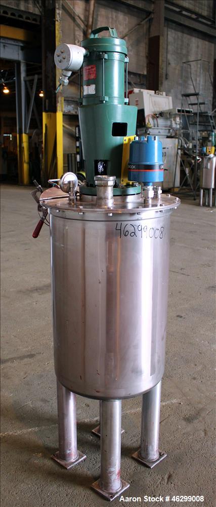 Used Tank, Approximately 40 Gallons, 304 Stainless Steel, Vertical. 20" Diameter x 30" straight side. Bolt-on flat top with 1/4 hinged cover, dished bottom. Top entering Lightnin agitator model XJC-3...
