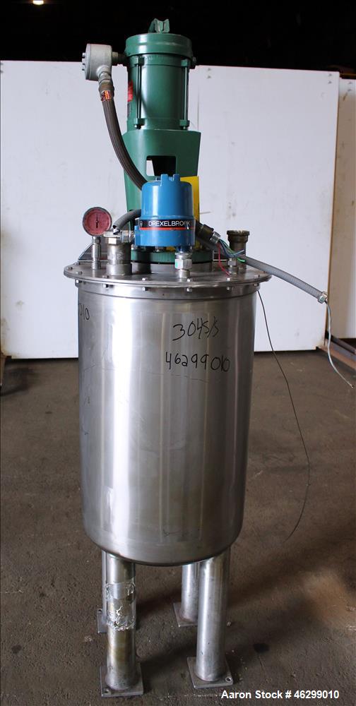 Used Tank, Approximately 40 Gallons, 304 Stainless Steel, Vertical.