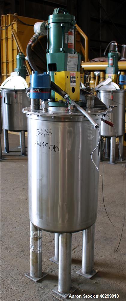 Used Tank, Approximately 40 Gallons, 304 Stainless Steel, Vertical.