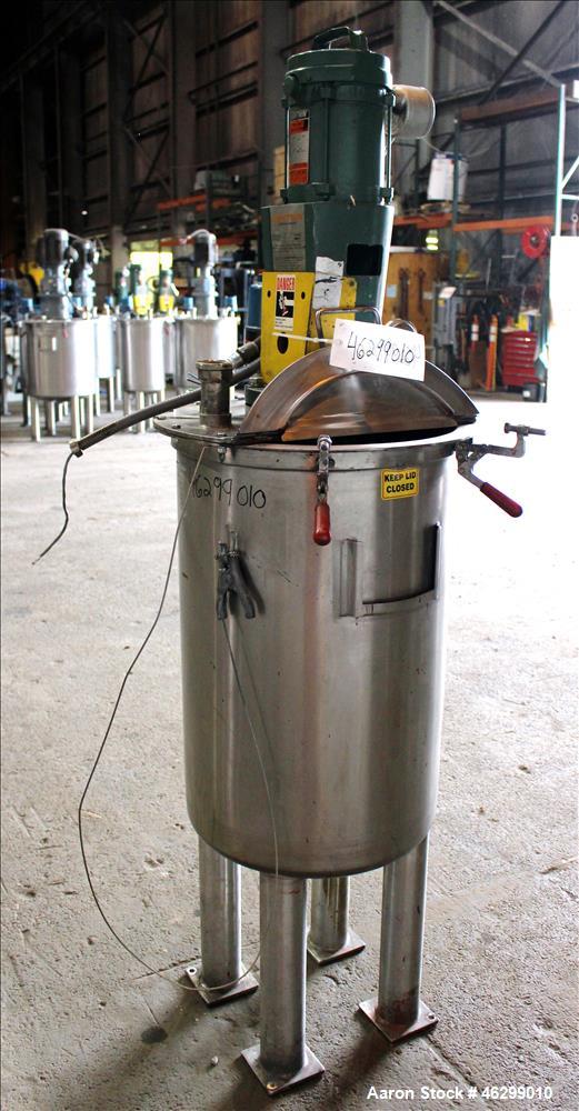 Used Tank, Approximately 40 Gallons, 304 Stainless Steel, Vertical.