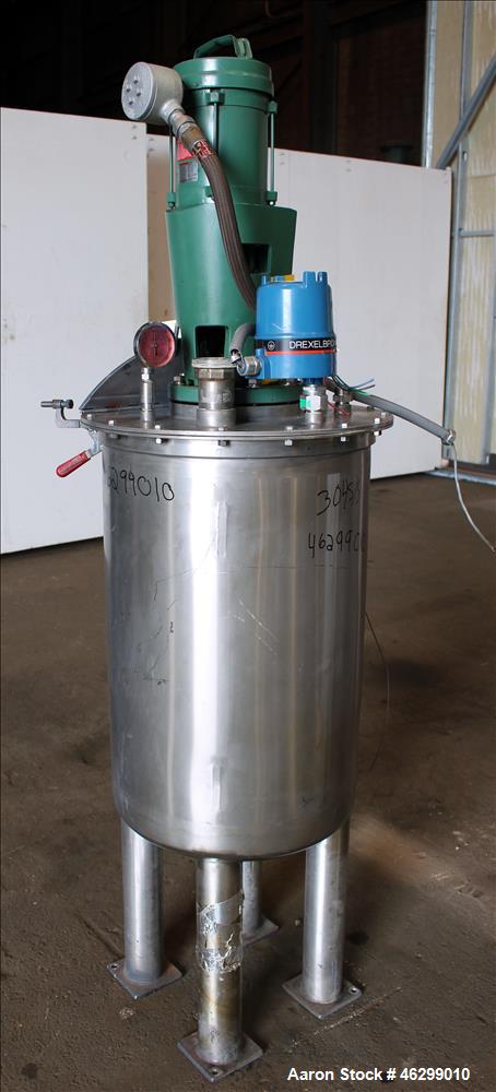 Used Tank, Approximately 40 Gallons, 304 Stainless Steel, Vertical.