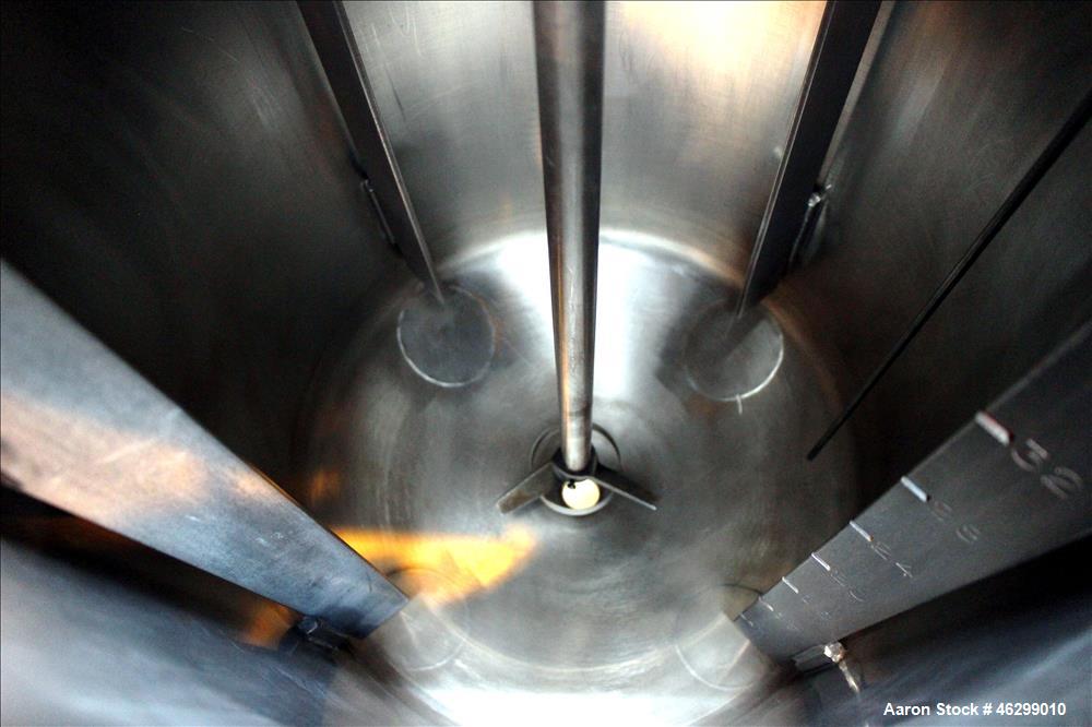 Used Tank, Approximately 40 Gallons, 304 Stainless Steel, Vertical.