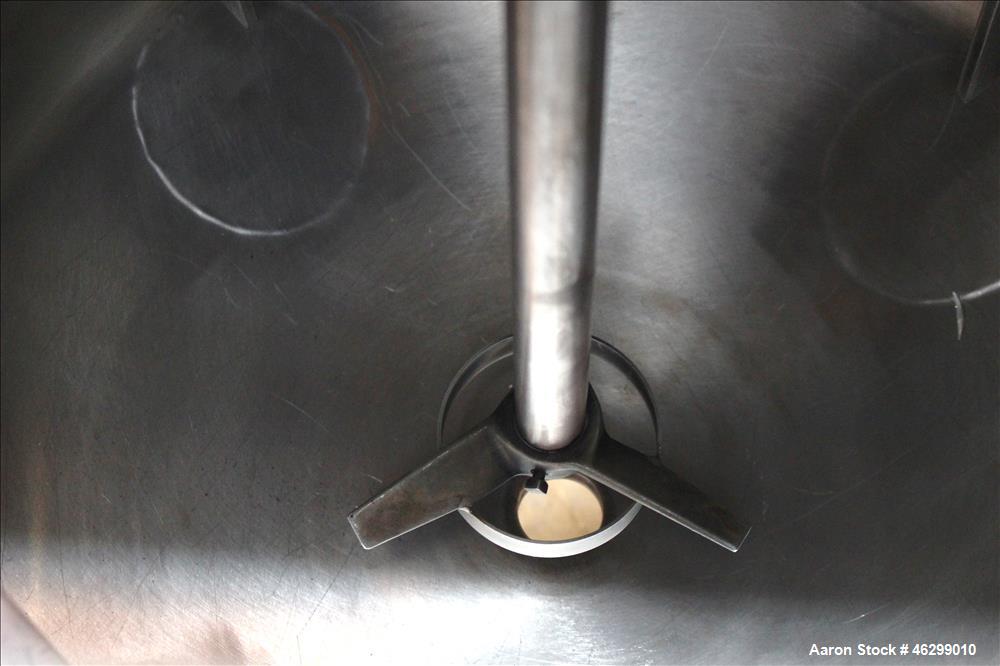 Used Tank, Approximately 40 Gallons, 304 Stainless Steel, Vertical.