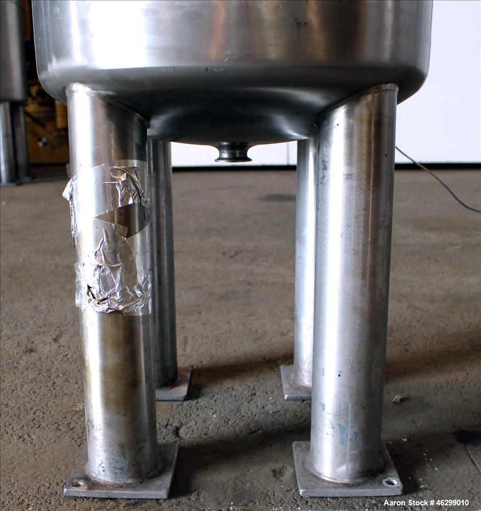 Used Tank, Approximately 40 Gallons, 304 Stainless Steel, Vertical.