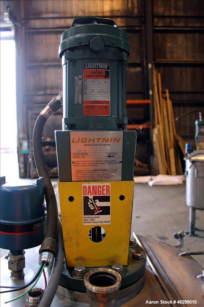Used Tank, Approximately 40 Gallons, 304 Stainless Steel, Vertical.