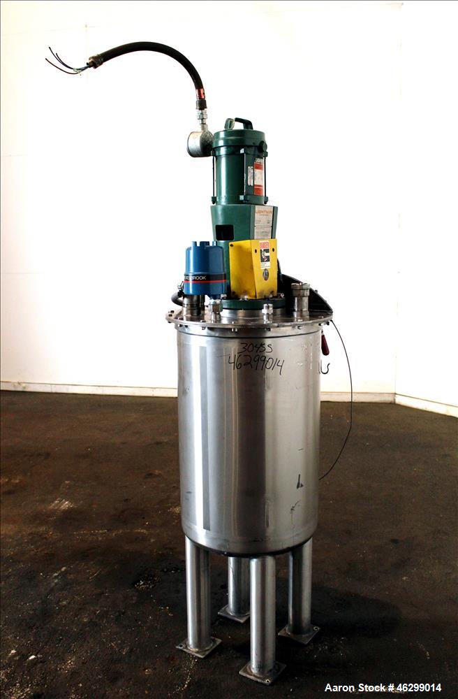 Used Tank, Approximately 40 Gallons, 304 Stainless Steel, Vertical. 20" Diameter x 30" straight side. Bolt-on flat top with 1/4 hinged cover, dished bottom. Top entering Lightnin agitator model XJC-3...