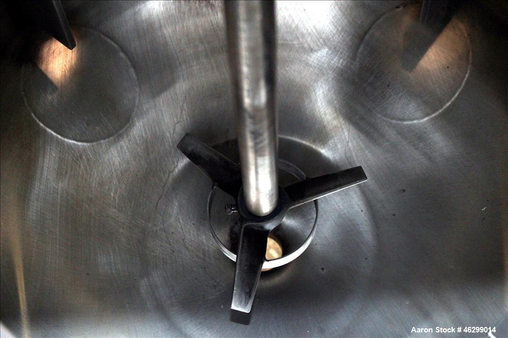 Used Tank, Approximately 40 Gallons, 304 Stainless Steel, Vertical. 20" Diameter x 30" straight side. Bolt-on flat top with 1/4 hinged cover, dished bottom. Top entering Lightnin agitator model XJC-3...