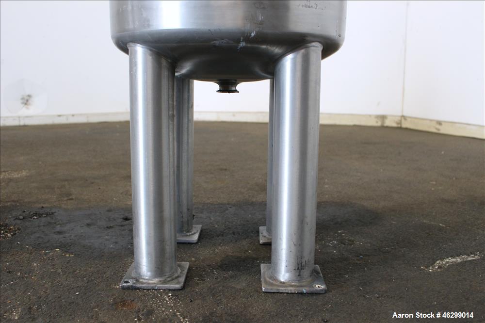 Used Tank, Approximately 40 Gallons, 304 Stainless Steel, Vertical. 20" Diameter x 30" straight side. Bolt-on flat top with 1/4 hinged cover, dished bottom. Top entering Lightnin agitator model XJC-3...
