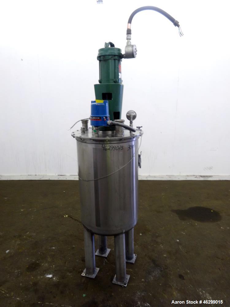 Used Tank, Approximately 40 Gallons, 304 Stainless Steel, Vertical. 20" Diameter x 30" straight side. Bolt-on flat top with 1/4 hinged cover, dished bottom. Top entering Lightnin agitator model XJC-3...