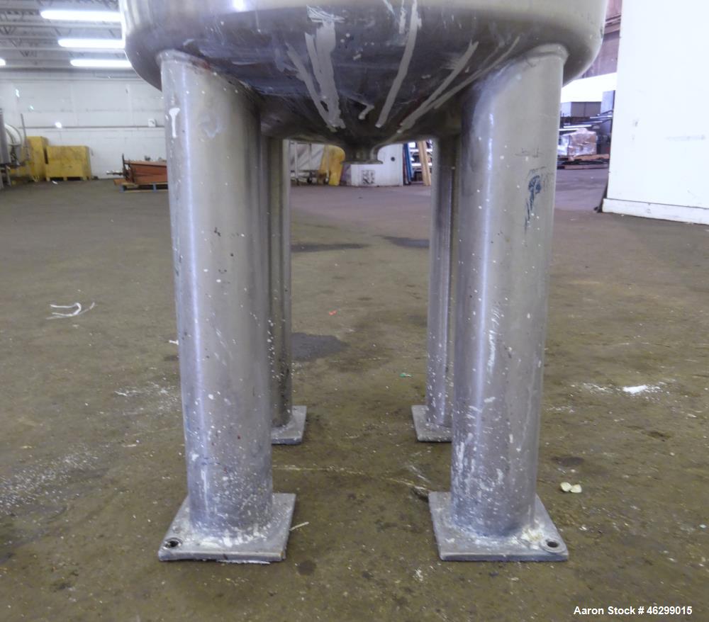Used Tank, Approximately 40 Gallons, 304 Stainless Steel, Vertical. 20" Diameter x 30" straight side. Bolt-on flat top with 1/4 hinged cover, dished bottom. Top entering Lightnin agitator model XJC-3...
