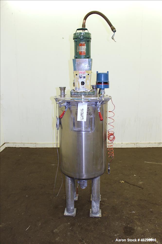 Used Tank, Approximately 40 Gallons, 304 Stainless Steel, Vertical. 20" Diameter x 30" straight side. Bolt-on flat top with 1/4 hinged cover, dished bottom. Top entering Lightnin agitator model XJC-3...