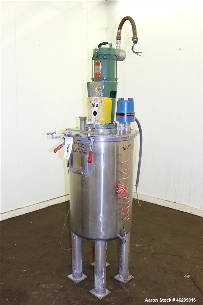 Used Tank, Approximately 40 Gallons, 304 Stainless Steel, Vertical. 20" Diameter x 30" straight side. Bolt-on flat top with 1/4 hinged cover, dished bottom. Top entering Lightnin agitator model XJC-3...