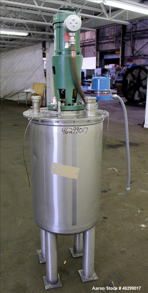 Used Tank, Approximately 40 Gallons, 304 Stainless Steel, Vertical. 20" Diameter x 30" straight side. Bolt-on flat top with 1/4 hinged cover, dished bottom. Top entering Lightnin agitator model XJC-3...