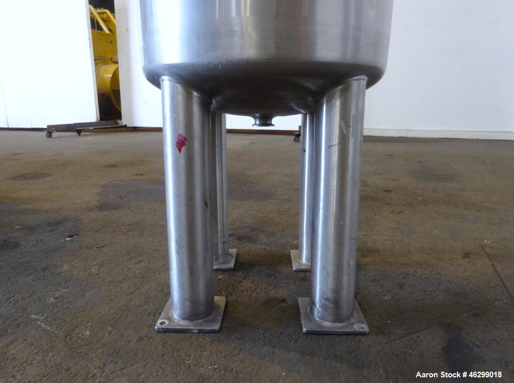 Used Tank, Approximately 40 Gallons, 304 Stainless Steel, Vertical. 20" Diameter x 30" straight side. Bolt-on flat top with 1/4 hinged cover, dished bottom. Top entering Lightnin agitator model XJC-3...