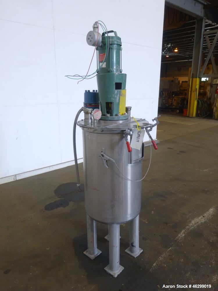 Used Tank, Approximately 40 Gallons, 304 Stainless Steel, Vertical. 20" Diameter x 30" straight side. Bolt-on flat top with 1/4 hinged cover, dished bottom. Top entering Lightnin agitator model XJC-3...