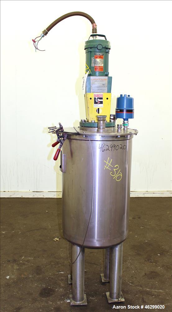 Used Tank, Approximately 40 Gallons, 304 Stainless Steel, Vertical. 20" Diameter x 30" straight side. Bolt-on flat top with 1/4 hinged cover, dished bottom. Top entering Lightnin agitator model XJC-3...