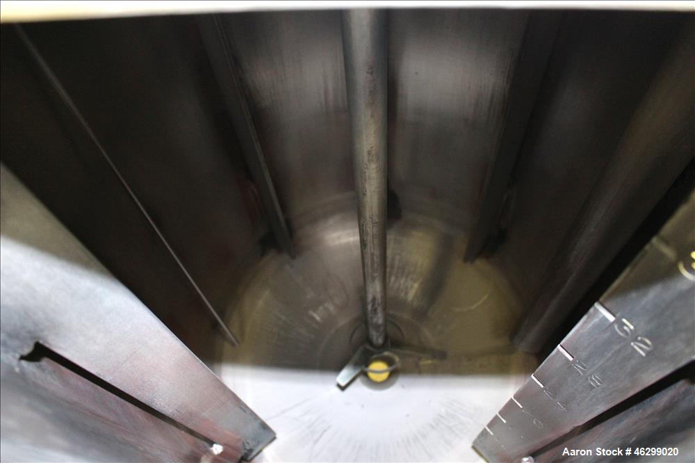 Used Tank, Approximately 40 Gallons, 304 Stainless Steel, Vertical. 20" Diameter x 30" straight side. Bolt-on flat top with 1/4 hinged cover, dished bottom. Top entering Lightnin agitator model XJC-3...