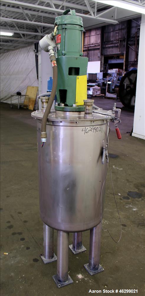 Used Tank, Approximately 40 Gallons, 304 Stainless Steel, Vertical. 20" Diameter x 30" straight side. Bolt-on flat top with 1/4 hinged cover, dished bottom. Top entering Lightnin agitator model XJC-3...