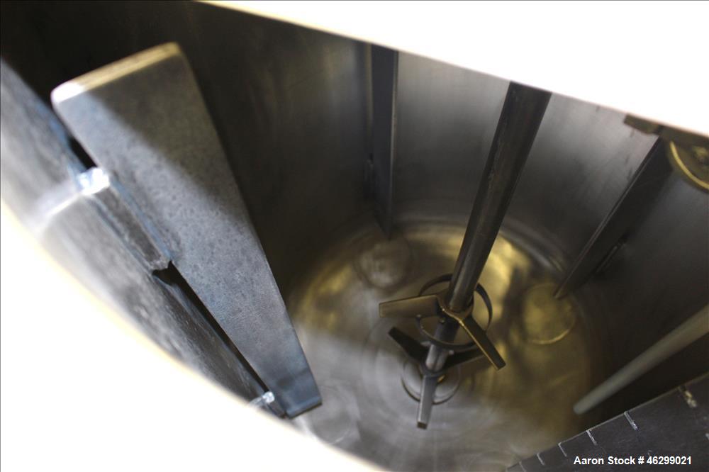 Used Tank, Approximately 40 Gallons, 304 Stainless Steel, Vertical. 20" Diameter x 30" straight side. Bolt-on flat top with 1/4 hinged cover, dished bottom. Top entering Lightnin agitator model XJC-3...