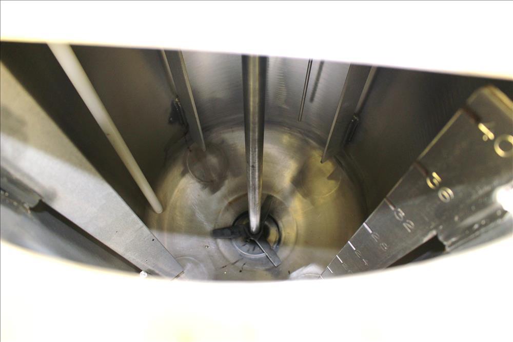 Used Tank, Approximately 40 Gallons, 304 Stainless Steel, Vertical. 20" Diameter x 30" straight side. Bolt-on flat top with 1/4 hinged cover, dished bottom. Top entering agitator (no motor), with 1" ...