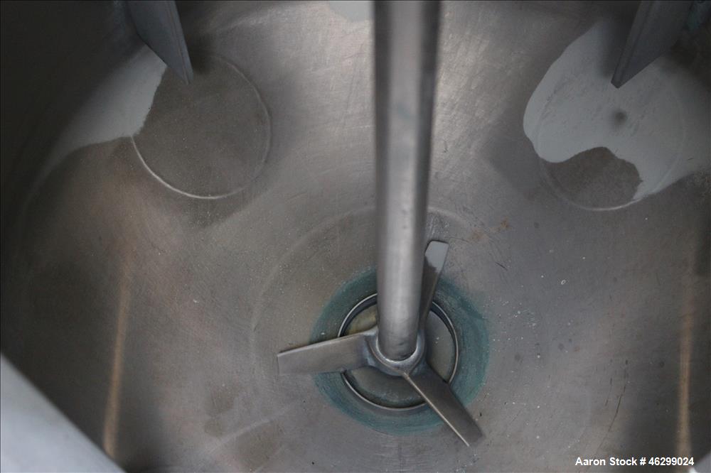 Used Tank, Approximately 40 Gallons, 304 Stainless Steel, Vertical. 20" Diameter x 30" straight side. Bolt-on flat top with 1/4 hinged cover, dished bottom. Top entering agitator (no motor), with 1" ...