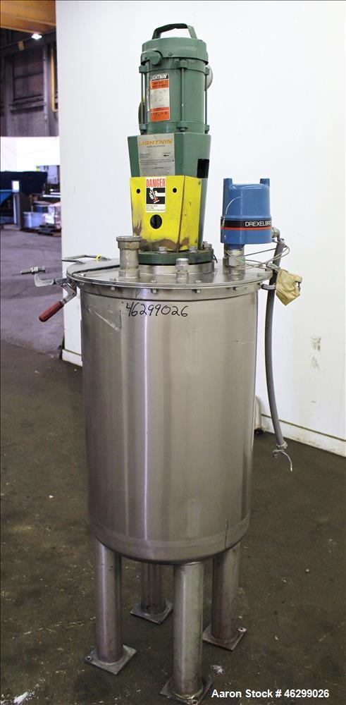 Used Tank, Approximately 40 Gallons, 304 Stainless Steel, Vertical. 20" Diameter x 30" straight side. Bolt-on flat top with 1/4 hinged cover, dished bottom. Top entering Lightnin agitator model XJC-3...