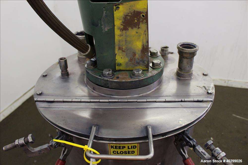 Used Tank, Approximately 40 Gallons, 304 Stainless Steel, Vertical. 20" Diameter x 30" straight side. Bolt-on flat top with 1/4 hinged cover, dished bottom. Top entering Lightnin agitator model XJC-3...