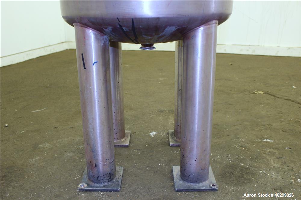 Used- Tank, Approximately 40 Gallons, 304 Stainless Steel, Vertical. 20" Diameter x 30" straight side. Bolt-on flat top with...