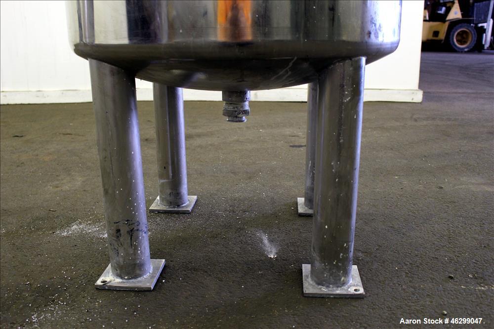 Used Tank, Approximately 80 Gallons, 304 Stainless Steel, Vertical. 30" Diameter x 28" straight side. Bolt on flat top with 1/3 hinged cover, dished bottom. Top entering Lightnin agitator model XJC-3...