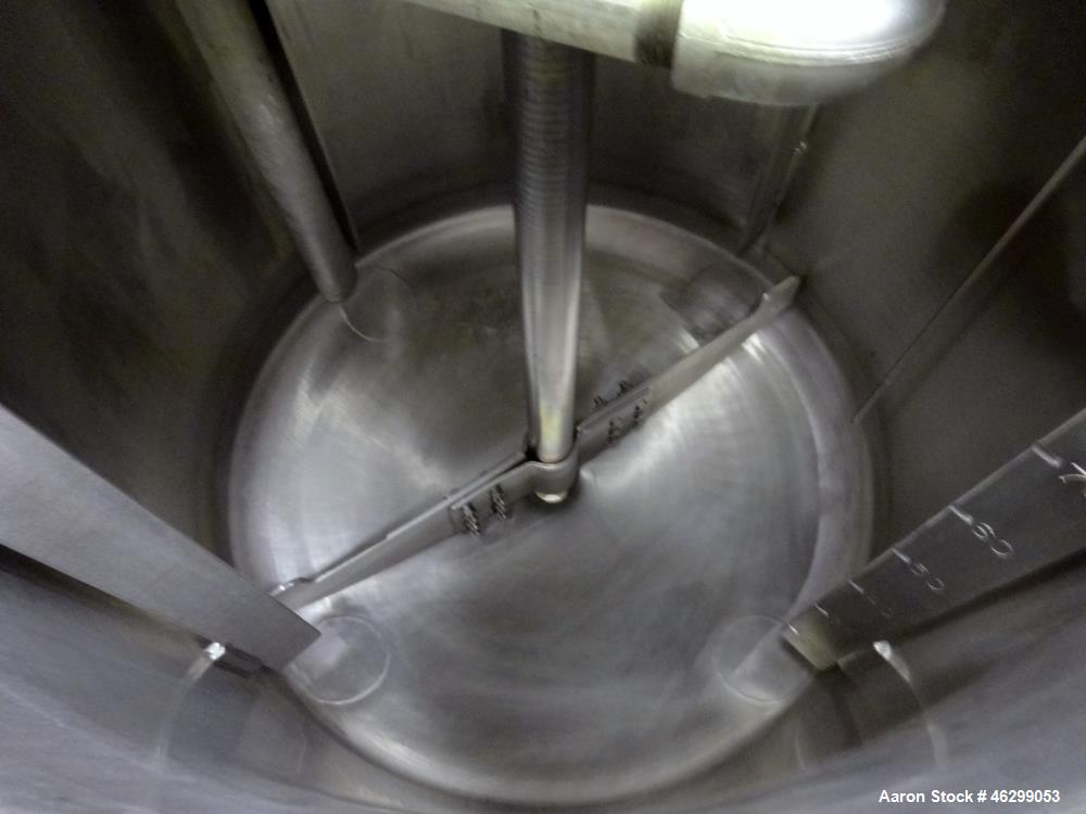 Used Tank, Approximately 80 Gallons, 304 Stainless Steel, Vertical.