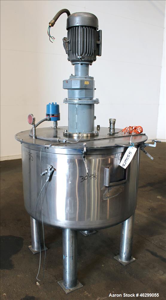 Used- Tank, Approximately 120 Gallons, 304 Stainless Steel, Vertical. 40" Diameter x 22" straight side. Bolt-on flat top wit...