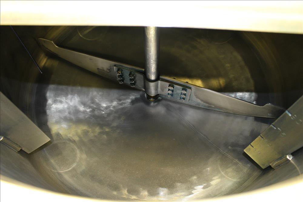 Used Tank, Approximately 120 Gallons, 304 Stainless Steel, Vertical. 40" Diameter x 22" straight side. Bolt-on flat top with 1/4 hinged cover, dished bottom. Top entering agitator, with 2" diameter s...