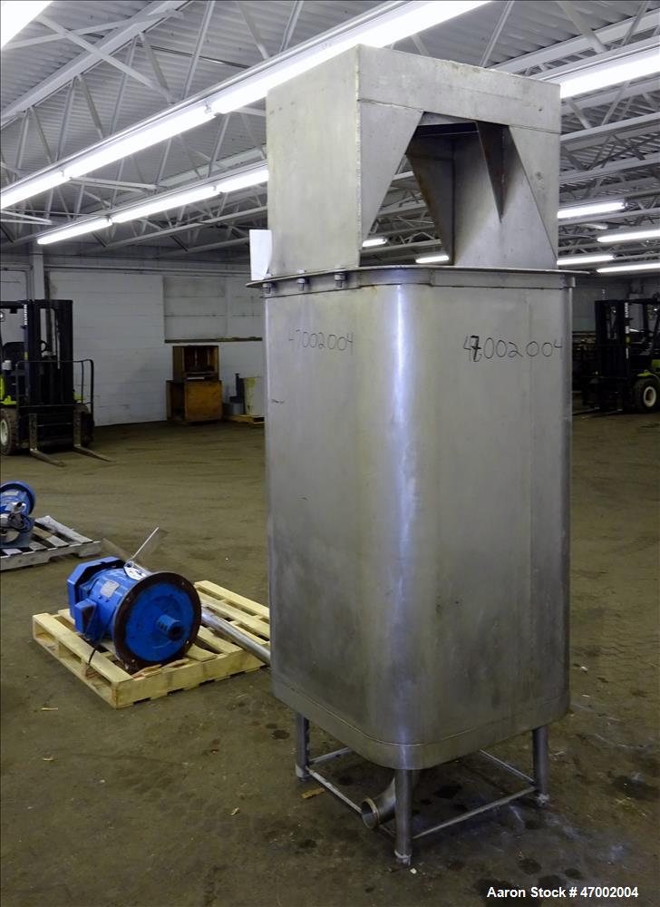 Used Custom Mixing Tank, 220 Gallons, 304 Stainless Steel, Vertical.