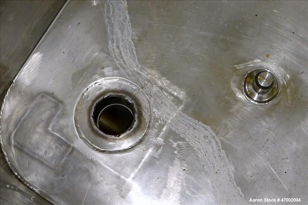 Used Custom Mixing Tank, 220 Gallons, 304 Stainless Steel, Vertical.