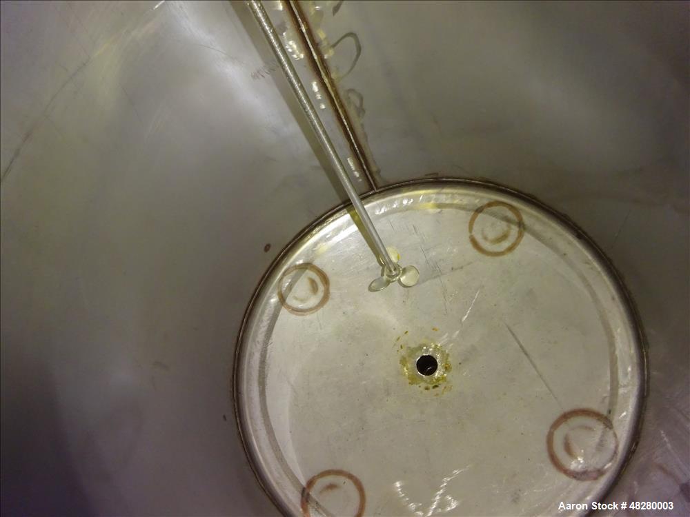 Used Tank, Approximately 200 Gallon, 304 Stainless Steel. Vertical.
