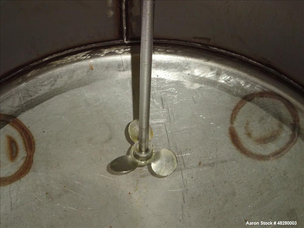 Used Tank, Approximately 200 Gallon, 304 Stainless Steel. Vertical.