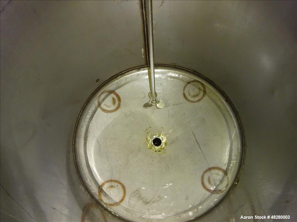 Used Tank, Approximately 200 Gallon, 304 Stainless Steel. Vertical.