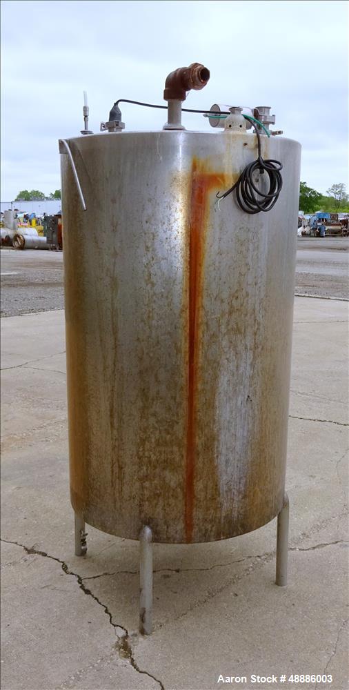 Used Tank, Approximate 300 Gallon, 304 Stainless Steel, Vertical.