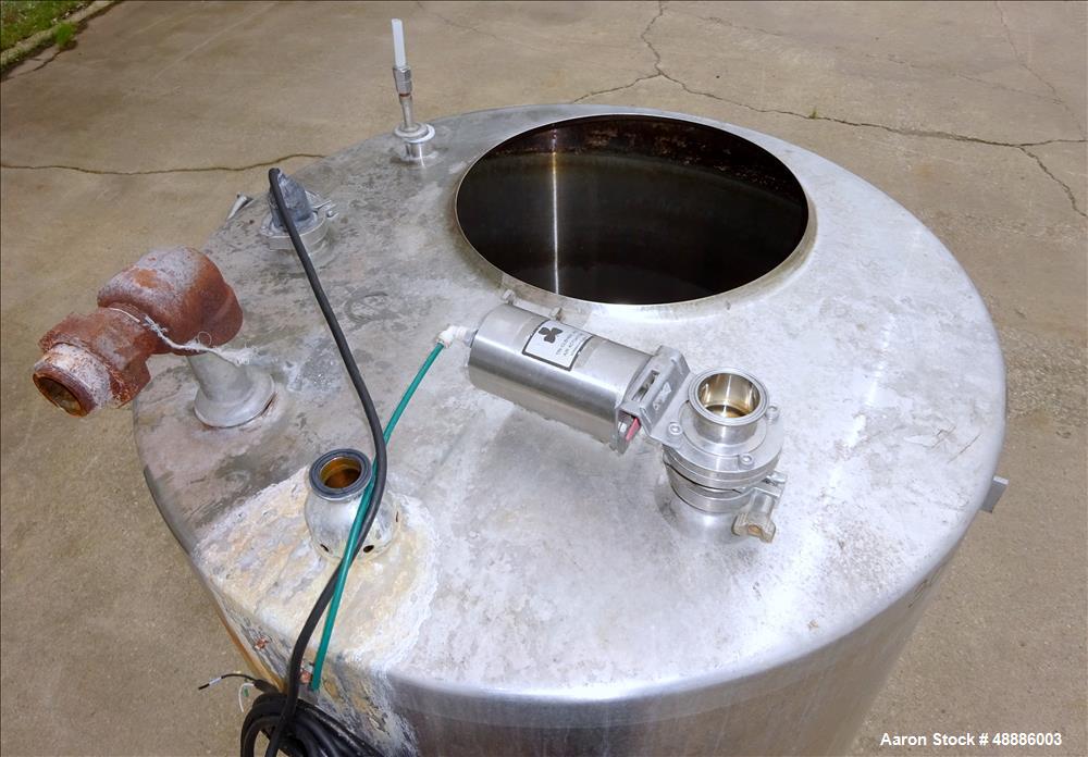 Used Tank, Approximate 300 Gallon, 304 Stainless Steel, Vertical.