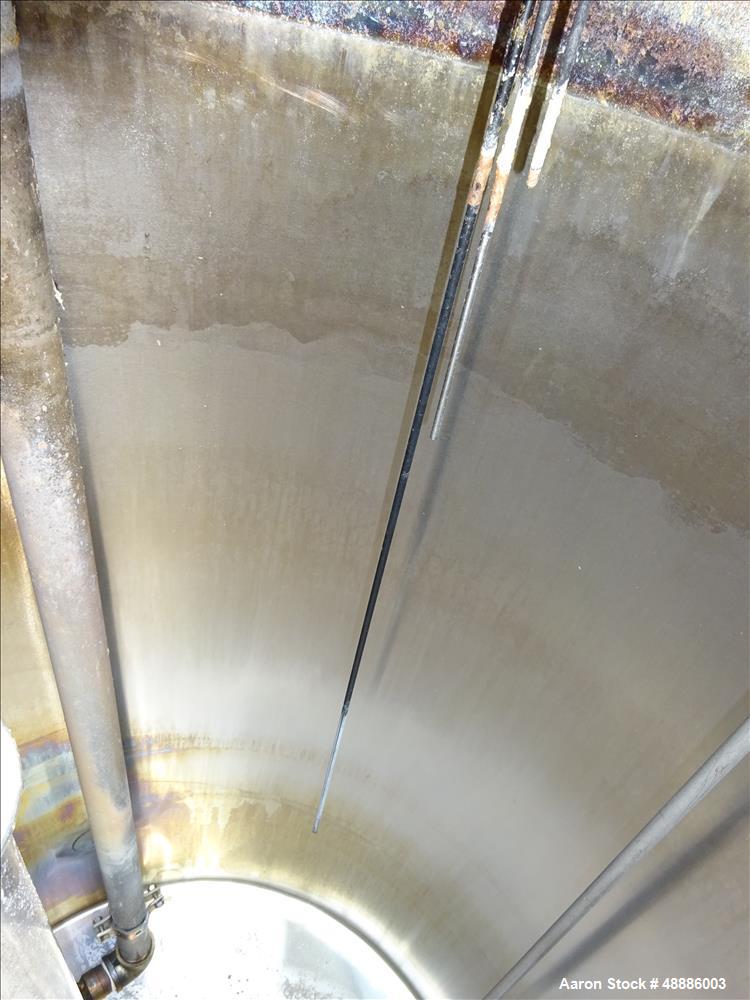 Used Tank, Approximate 300 Gallon, 304 Stainless Steel, Vertical.
