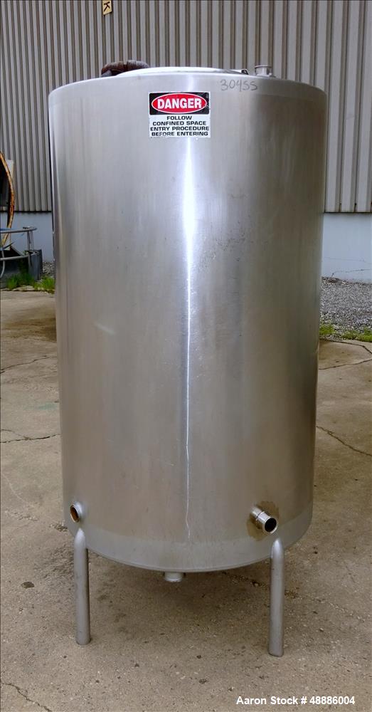 Used Tank, Approximate 300 Gallon, 304 Stainless Steel, Vertical.