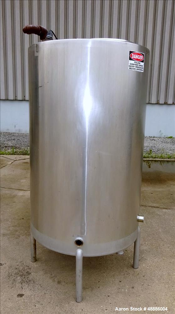 Used Tank, Approximate 300 Gallon, 304 Stainless Steel, Vertical.