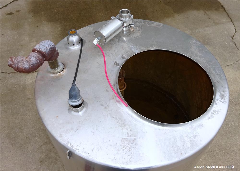 Used Tank, Approximate 300 Gallon, 304 Stainless Steel, Vertical.
