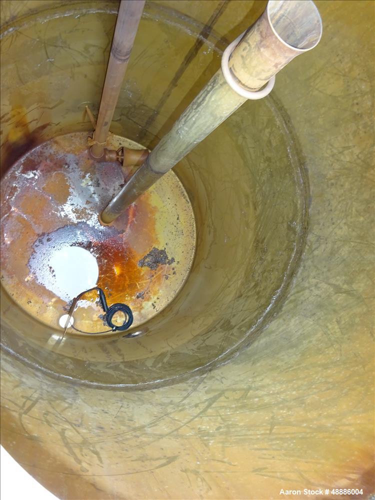 Used Tank, Approximate 300 Gallon, 304 Stainless Steel, Vertical.