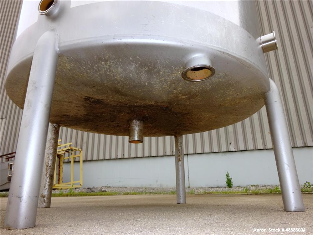 Used Tank, Approximate 300 Gallon, 304 Stainless Steel, Vertical.