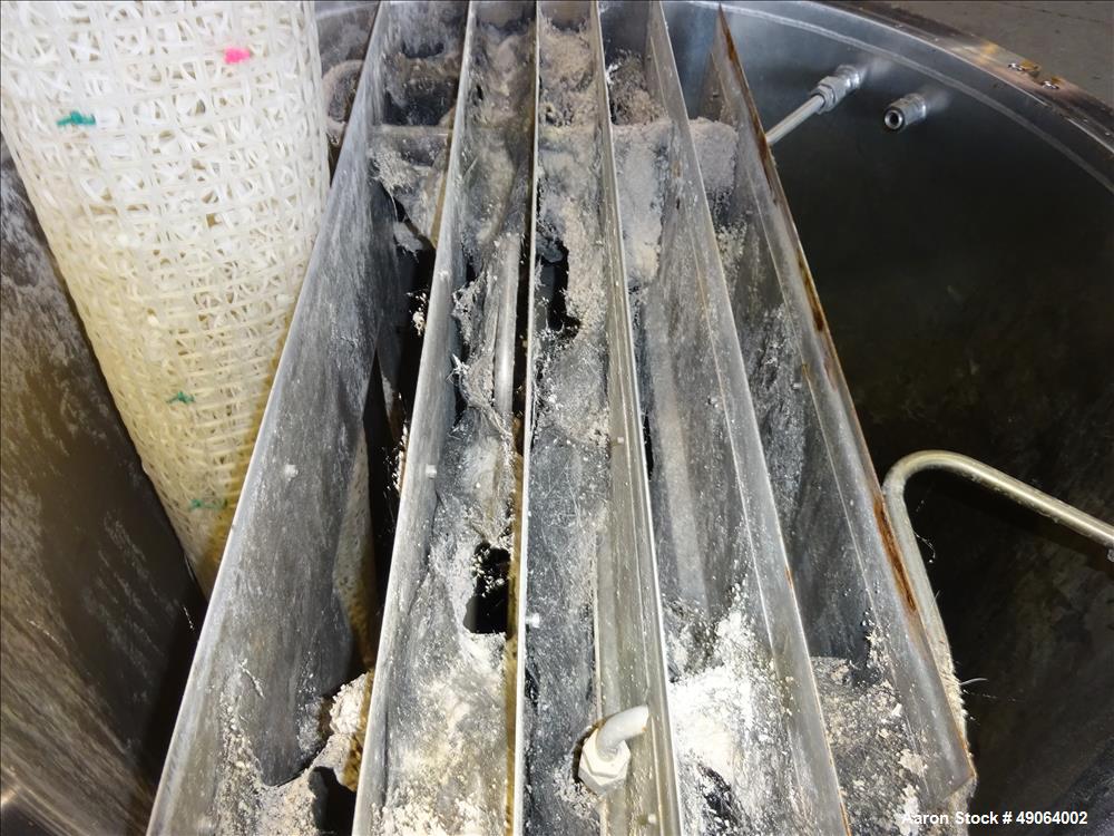 Used Tank, Approximate 250 Gallon, 316 Stainless Steel, Vertical.