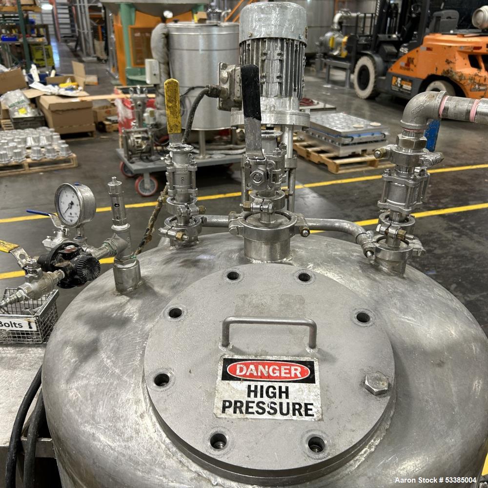 Usado: aproximadamente 300 galones, olla de presión de agitación de acero inoxidable Amherst con ruedas, S / N: 1511. 130 PS...